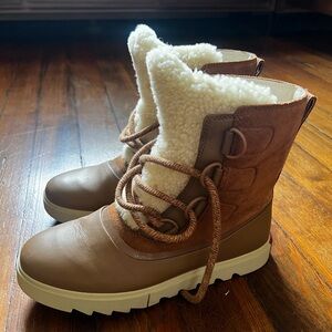 Sorel Joan of Arctic Boots Size 9 Tan